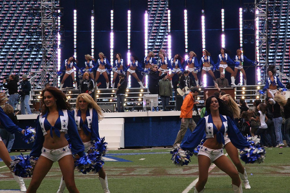 Nexus 4×4 Dazzles At Dallas Cowboys Thanksgiving Halftime Show