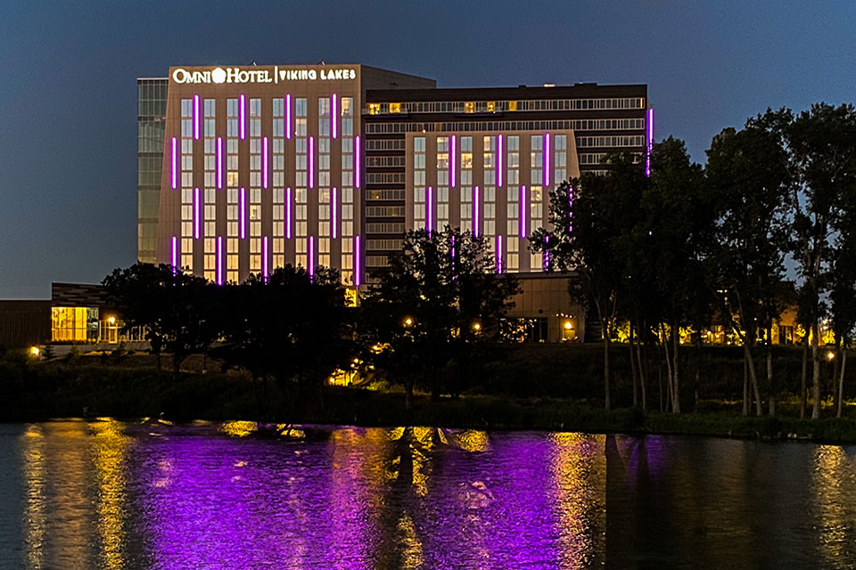 Omni Viking Lakes Hotel